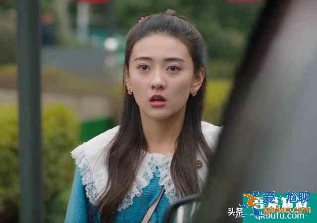 不說謊戀人：桌咚吻花絮，辛云來太憨，被梁潔懟：你在搬一頭豬？