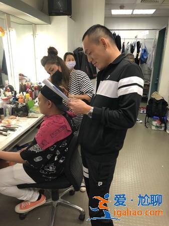 玖壹壹《金家》講臺語網(wǎng)笑翻！　洋蔥「油門一敗」說完憋笑