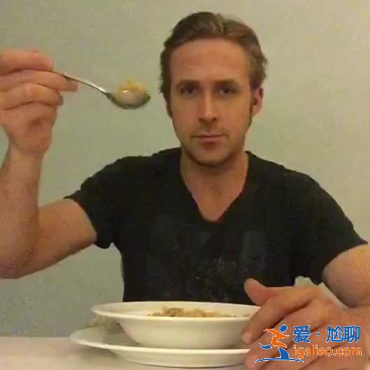 《雷恩葛斯林吃玉米片了!》影片今天瘋傳 背后的理由是? 《雷恩葛斯林吃玉米片了!》影片今天瘋傳 背后的理由是?