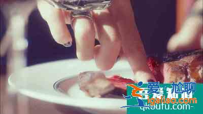 《雖然是精神病但沒關系》，暗黑童話的時尚指南？