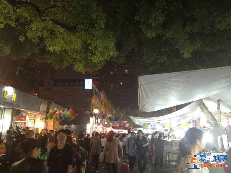 吳山廣場(chǎng)和吳山夜市是一個(gè)地方嗎?? 吳山廣場(chǎng)和吳山夜市是一個(gè)地方嗎??