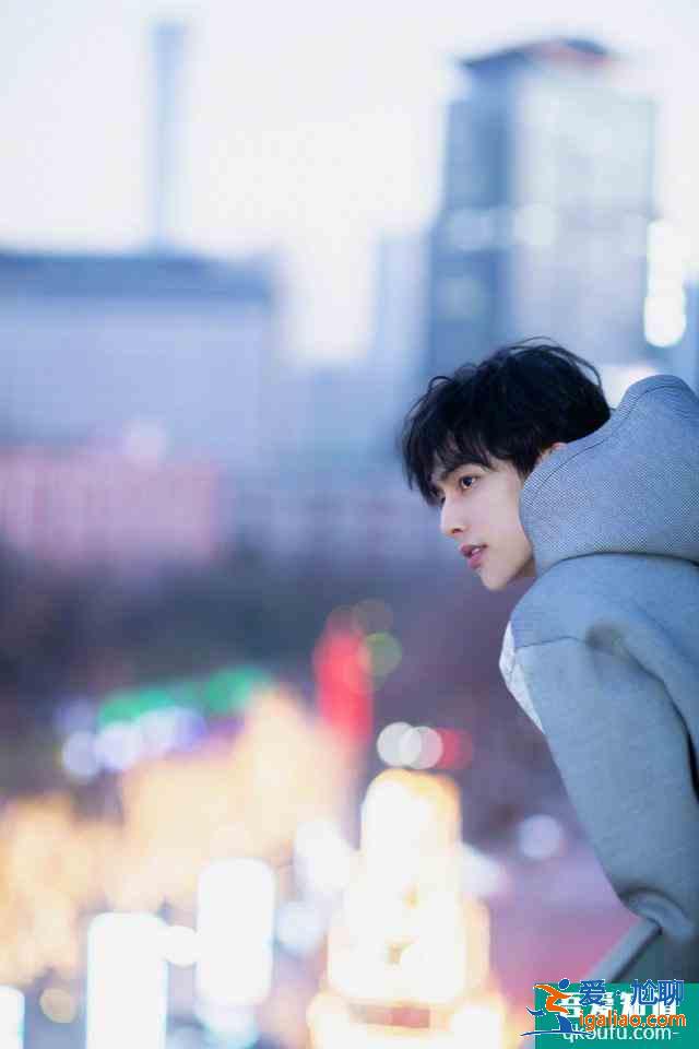 《以家人之名》路透：宋威龍譚松韻解鎖新型親吻方式，甜而不膩？