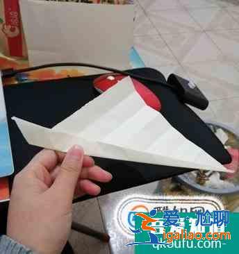 教大家用紙做一片漂亮的樹葉哦？