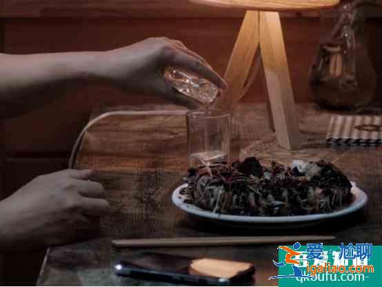 《白夜追兇》結(jié)局你看懂了嗎，最后為什么要吃掉寵物魚“老虎”？