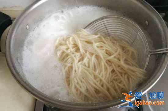 涼面里的蒜泥水怎么做？