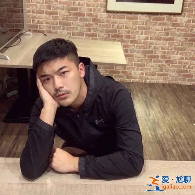 各位大神 這個男模特說誰呀？誰有他的微博？感謝?。。?？