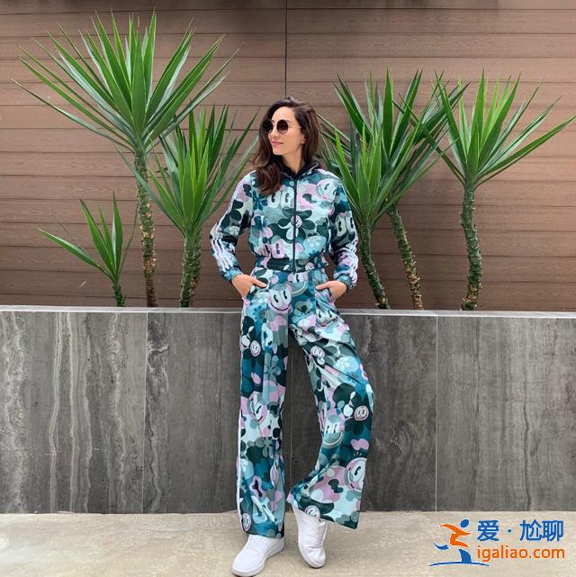 她曾跌落山坡,升級(jí)辣媽后身材依舊,今穿亮片裙閃耀全場,美呆了 她曾跌落山坡,升級(jí)辣媽后身材依舊,今穿亮片裙閃耀全場,美呆了