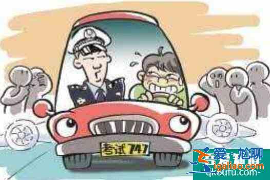 科目二轉(zhuǎn)向燈哪里是必打，科目二轉(zhuǎn)向燈考試口訣？