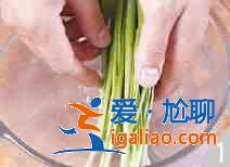 爆炒墨魚仔怎么做？？