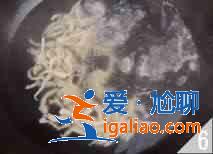 金針菇炒雞絲怎么做？？