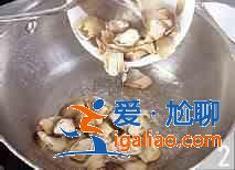 草菇爆雞絲怎么做？？