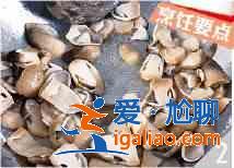 草菇爆雞絲怎么做？？