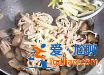 草菇爆雞絲怎么做？？