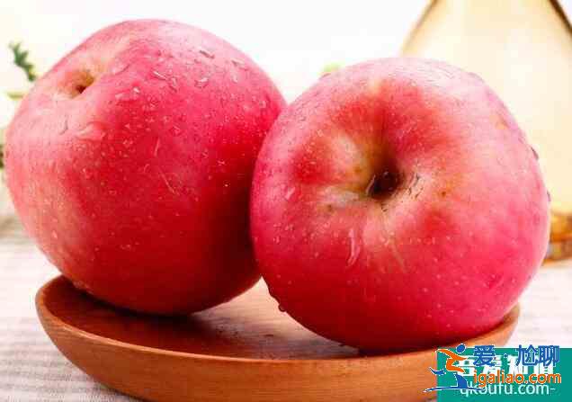 在萬(wàn)圣節(jié)時(shí)外國(guó)人通常吃什么食物?？