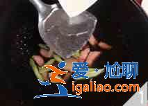 蠶豆香芹炒臘肉的家常做法？
