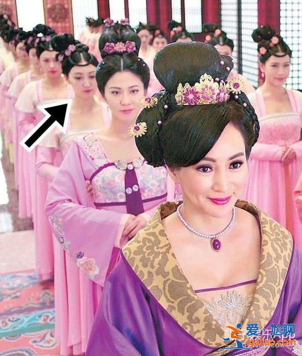 相差40歲的爺孫戀8個月就結(jié)束？還出軌200億身家富豪？