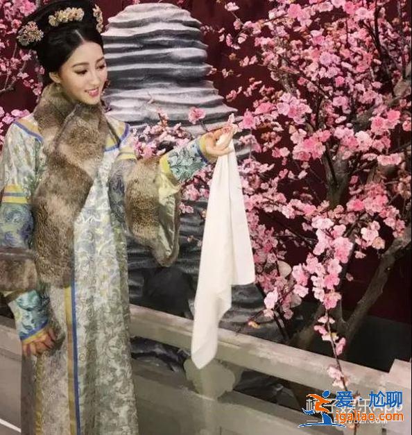 相差40歲的爺孫戀8個月就結(jié)束？還出軌200億身家富豪？