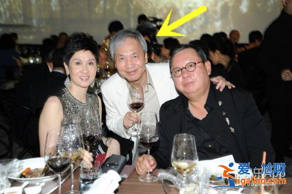 相差40歲的爺孫戀8個月就結(jié)束？還出軌200億身家富豪？