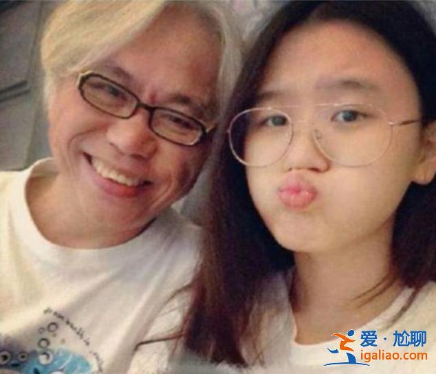 同樣是相差40歲的爺孫戀，這一對居然好了6年…