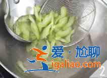 西芹炒豬肝怎么做？？