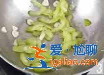 西芹炒豬肝怎么做？？