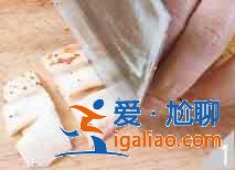 辣白菜炒肥腸怎么做？？