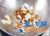 辣白菜炒肥腸怎么做？？