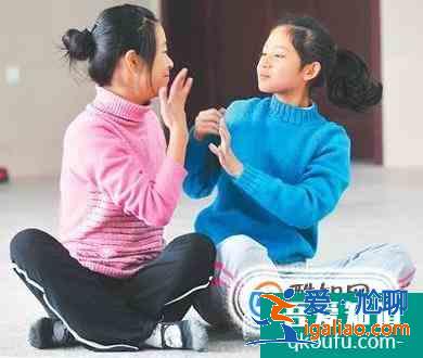 怎么與聾人簡單交流 如何快速學(xué)會基本啞語？