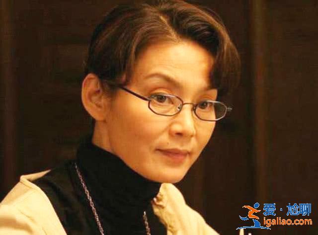 比劉雪華還耐看的女明星，今64歲自然老去的臉，看著仍很優(yōu)雅
