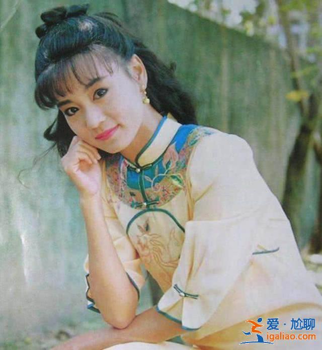 比劉雪華還耐看的女明星，今64歲自然老去的臉，看著仍很優(yōu)雅