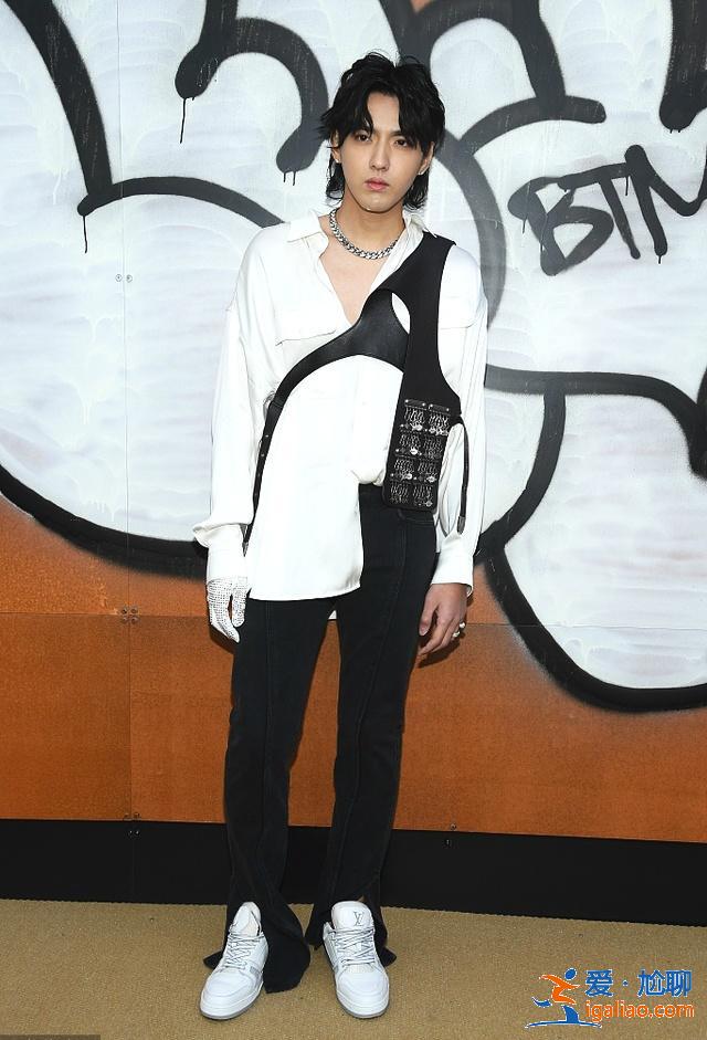 吳亦凡為杰克遜豁出去了?一身造型根本看不懂,3萬的鞋子亮了! 吳亦凡為杰克遜豁出去了?一身造型根本看不懂,3萬的鞋子亮了!