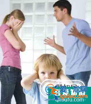 兩歲多的寶寶喜歡打人怎么辦？？