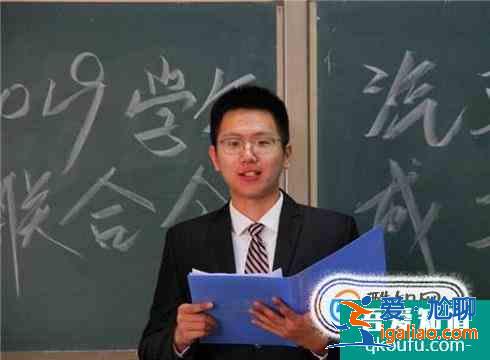 大學(xué)里怎么選班長(zhǎng)班委？？