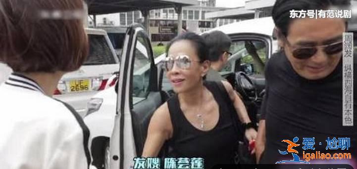 63歲周潤發(fā)街頭偶遇57歲黃日華，影帝級(jí)別的演員流行低調(diào)