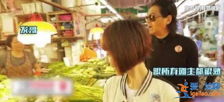 63歲周潤發(fā)街頭偶遇57歲黃日華，影帝級(jí)別的演員流行低調(diào)