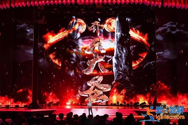 看了微博之夜的視覺設(shè)計(jì)，“假笑男孩”不再假笑——阜新聲藝視聽