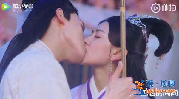 《雙世寵妃2》八王爺霸氣開撩 雨中濕吻甜爆？