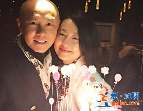 愛妻人設(shè)崩塌？港媒曝張衛(wèi)健曾婚前出軌，秘密交往女主播？