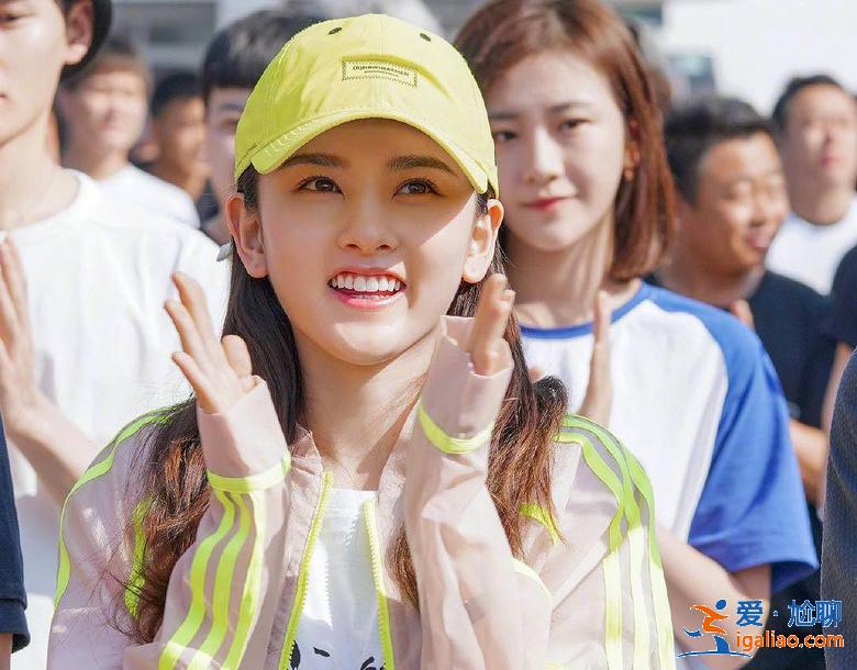 金馬影帝被楊冪力捧翻紅，不怕吐槽15歲年齡差與21歲宋祖兒組