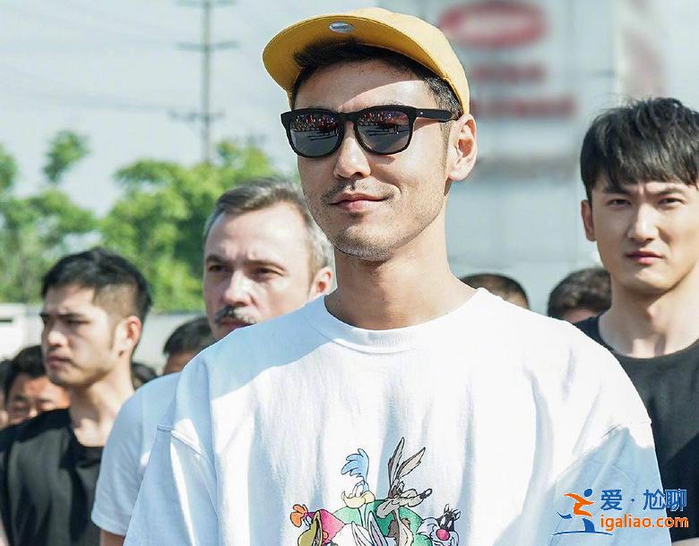 金馬影帝被楊冪力捧翻紅，不怕吐槽15歲年齡差與21歲宋祖兒組