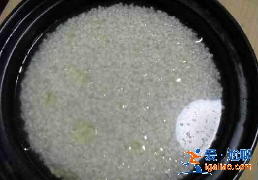 排骨塔吉鍋煲仔飯的做法？