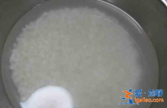 排骨塔吉鍋煲仔飯的做法？