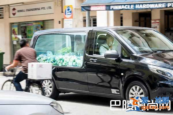 《簡(jiǎn)單的婚禮》安心亞車內(nèi)換穿爆乳婚紗 爆幕后花絮趣事？