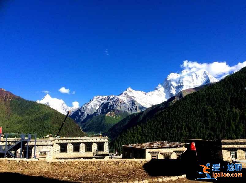 稻城亞丁住哪里好，亞丁村性價比高的酒店推薦，稻城亞丁住宿攻略？