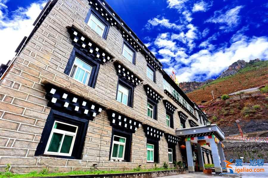 稻城亞丁住哪里好，亞丁村性價比高的酒店推薦，稻城亞丁住宿攻略？
