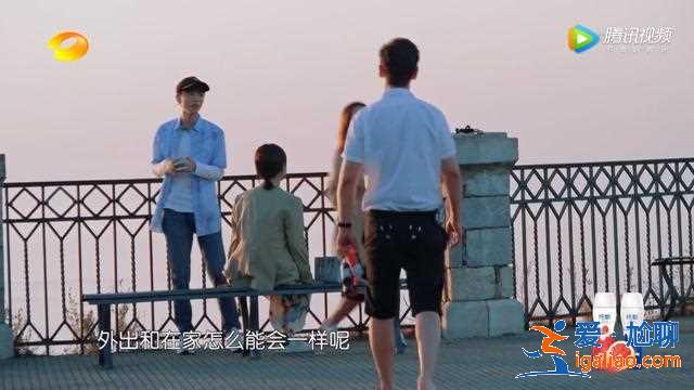 ?中餐廳3黃曉明一天3套造型，其他人忙不停秦海璐拼到手指發(fā)炎