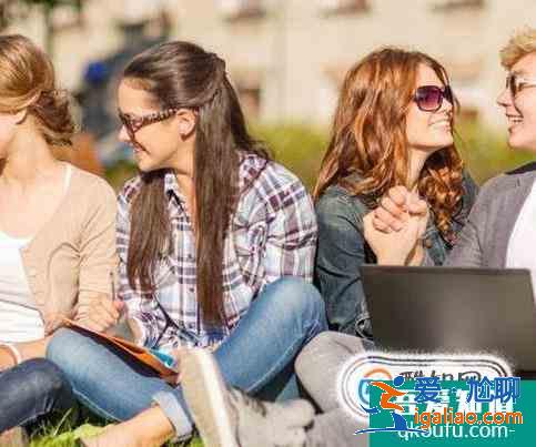 如何正確看待大學(xué)生成長(zhǎng)過程的前進(jìn)性和曲折性？