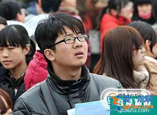 如何正確看待大學(xué)生成長(zhǎng)過程的前進(jìn)性和曲折性？