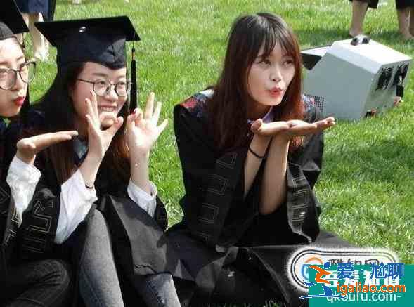 如何正確看待大學(xué)生成長(zhǎng)過程的前進(jìn)性和曲折性？