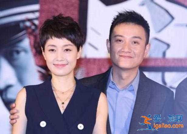 7月剛剛自曝已經(jīng)結(jié)婚，如今姚笛現(xiàn)身高鐵站，一臉愁容還未戴婚戒